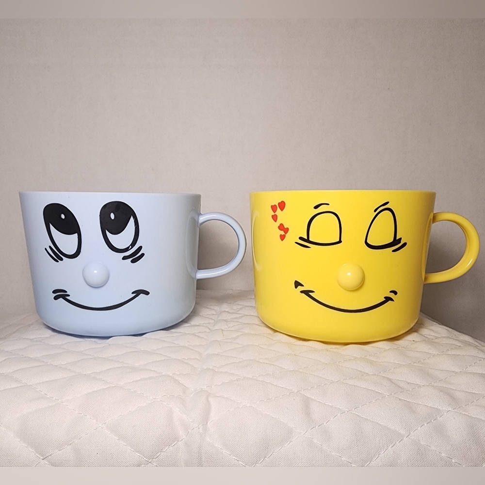 2 Smiley Faces Mugs Plastic Soup Bowls Retro Smiling Set Lot Mod Vtg Dolce Vita